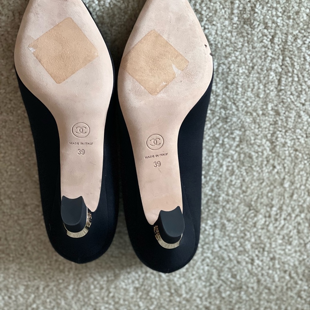 NWOT Chanel black pumps - Picture 4 of 10
